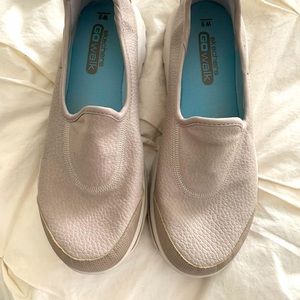 Skechers Go Walk Slip On, size 9, light Greige color